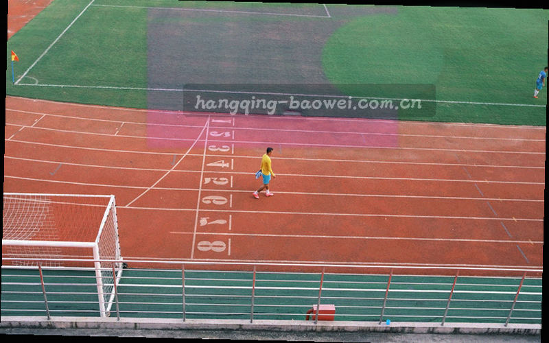 多块屏幕显示实时比赛数据